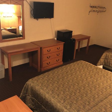 Deluxe Inn לאוטון מראה חיצוני תמונה
