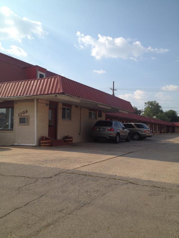 Deluxe Inn לאוטון מראה חיצוני תמונה