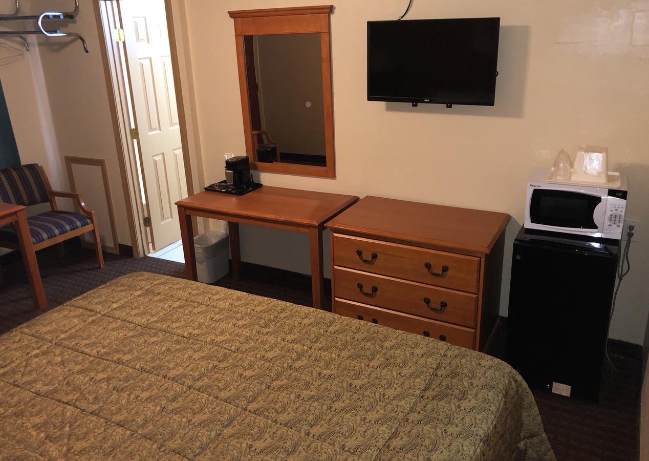 Deluxe Inn לאוטון מראה חיצוני תמונה