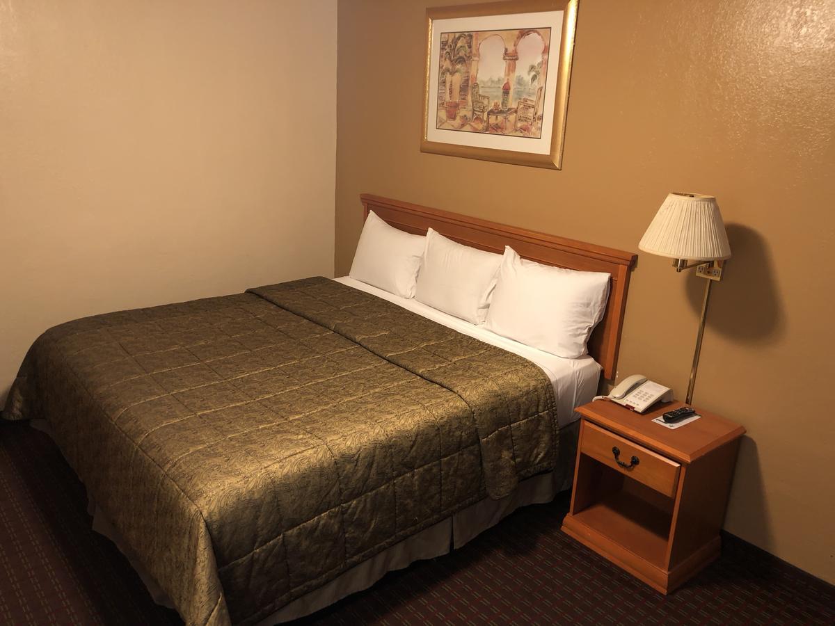 Deluxe Inn לאוטון מראה חיצוני תמונה