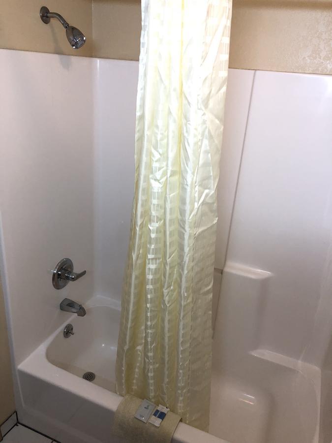 Deluxe Inn לאוטון מראה חיצוני תמונה