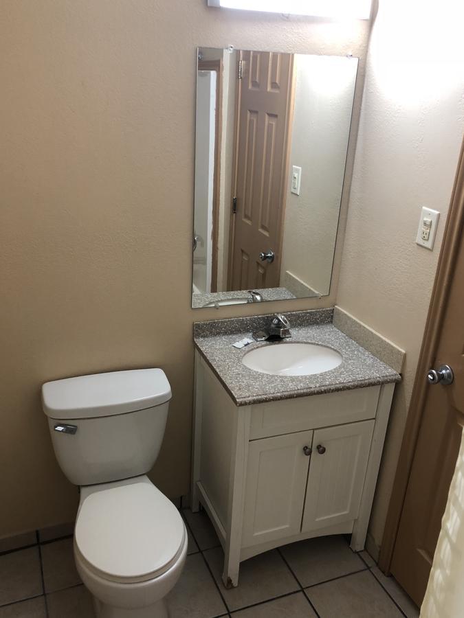 Deluxe Inn לאוטון מראה חיצוני תמונה