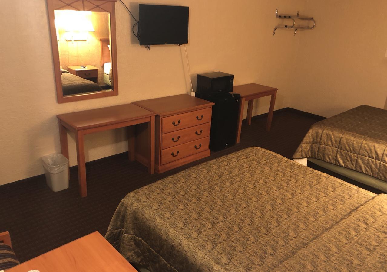 Deluxe Inn לאוטון מראה חיצוני תמונה