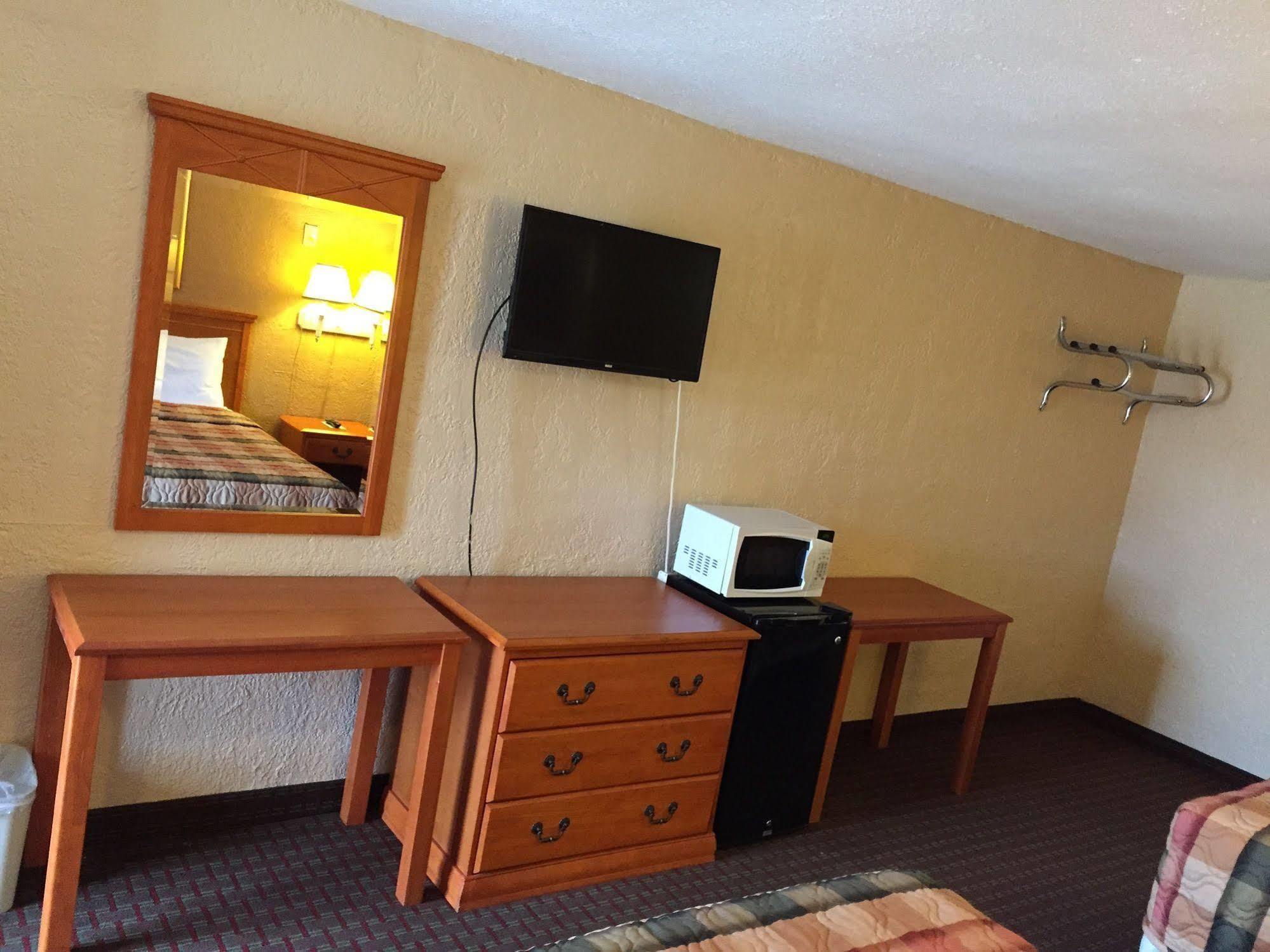 Deluxe Inn לאוטון מראה חיצוני תמונה
